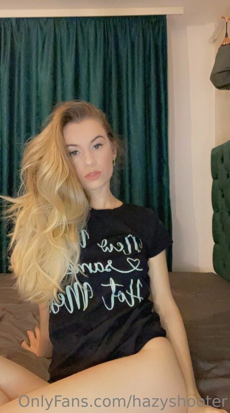 Nacktes geleaktes OnlyFans-Foto von Hazyshooter