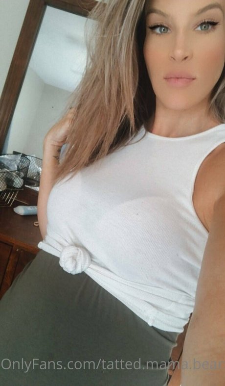 Nacktes geleaktes OnlyFans-Foto von Tattedmamabear