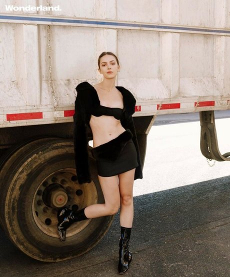 Nacktes geleaktes OnlyFans-Foto von Ella Hunt
