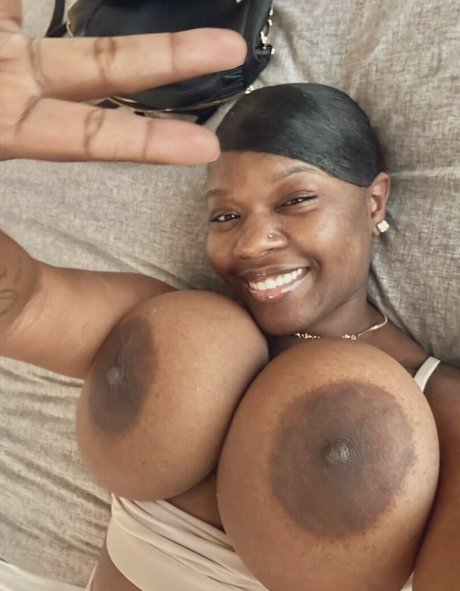 Nacktes geleaktes OnlyFans-Foto von Lizziesoexotic