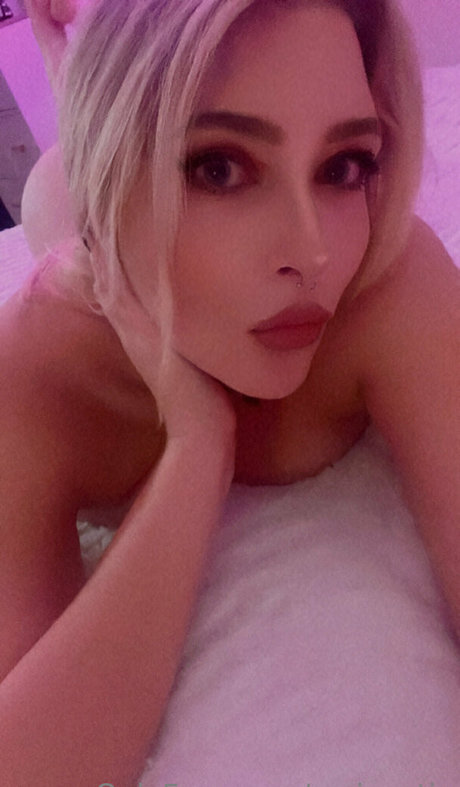 Nacktes geleaktes OnlyFans-Foto von Roxicontin