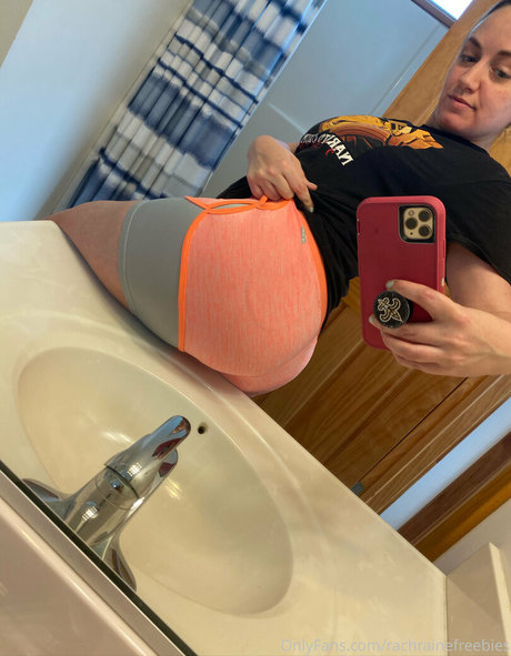 Nacktes geleaktes OnlyFans-Foto von Rachrainefreebies
