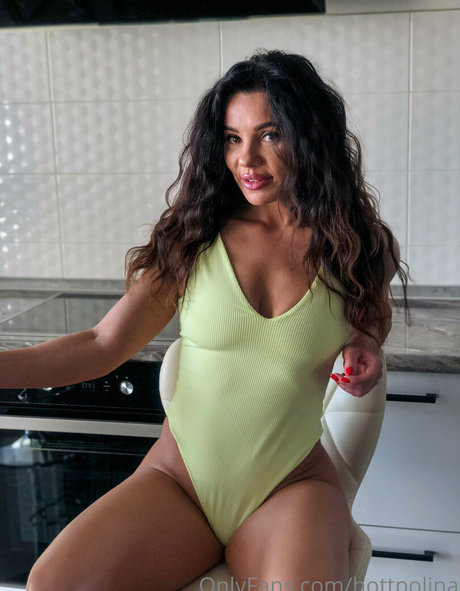 Nacktes geleaktes OnlyFans-Foto von Hottpolina