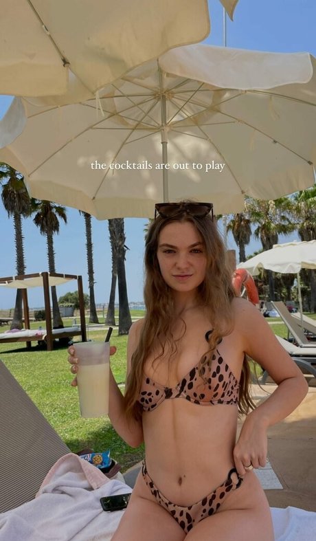 Nacktes geleaktes OnlyFans-Foto von Ellie Bindman