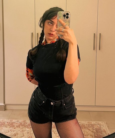 Nacktes geleaktes OnlyFans-Foto von Sayna Soleimanpour