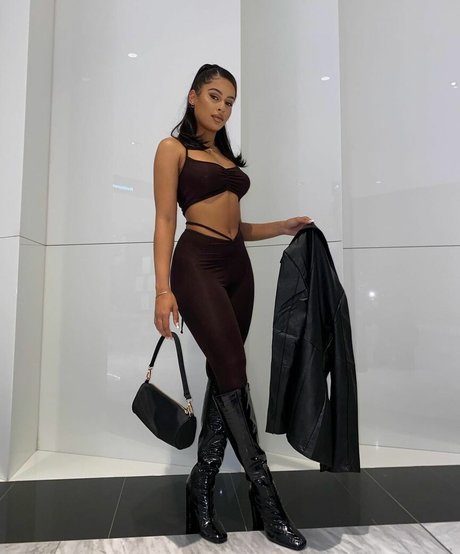 Nacktes geleaktes OnlyFans-Foto von Flor De La Rosa