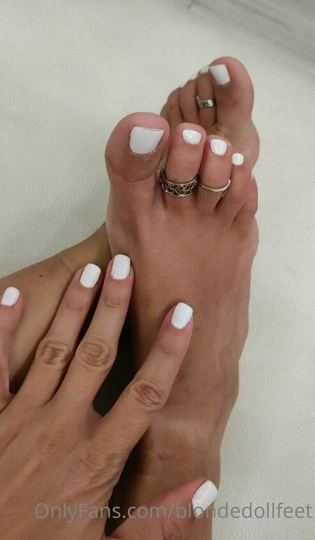 Nacktes geleaktes OnlyFans-Foto von Blondedollfeet
