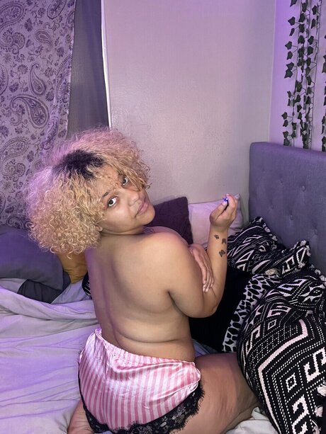 Nacktes geleaktes OnlyFans-Foto von Sweet Like Honey