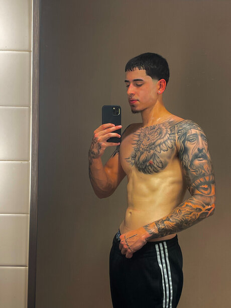 Nacktes geleaktes OnlyFans-Foto von J