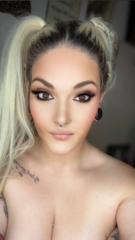 Nacktes geleaktes OnlyFans-Foto von Caspianjane