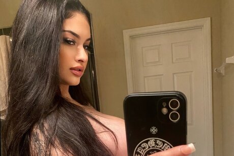 Nacktes geleaktes OnlyFans-Foto von Big Purrrr