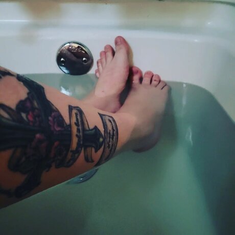 Nacktes geleaktes OnlyFans-Foto von Hannah Belle