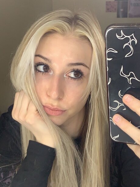 Nacktes geleaktes OnlyFans-Foto von Melly