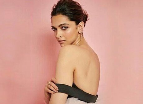 Nacktes geleaktes OnlyFans-Foto von Deepika Padukone
