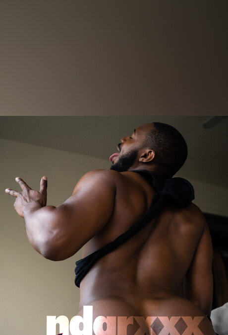 Nacktes geleaktes OnlyFans-Foto von 90  