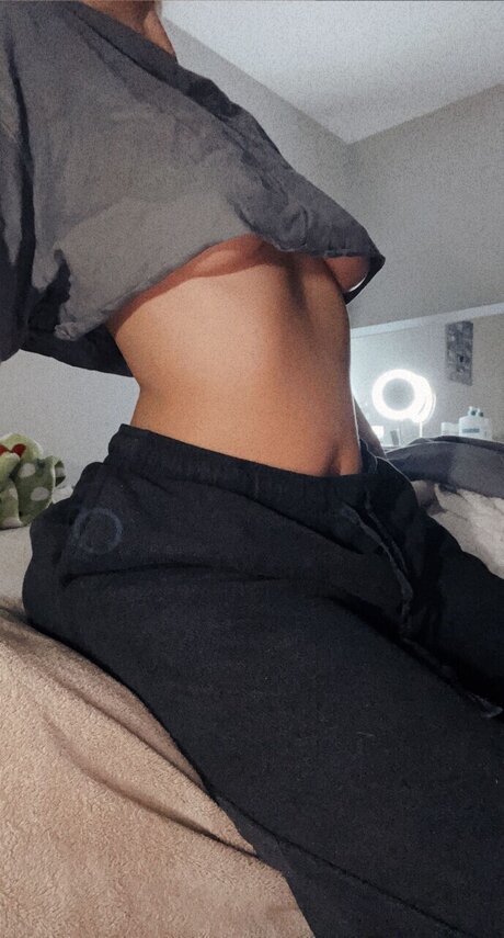 Nacktes geleaktes OnlyFans-Foto von Hlt
