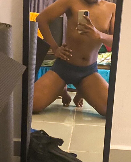 Nacktes geleaktes OnlyFans-Foto von Trophybottom