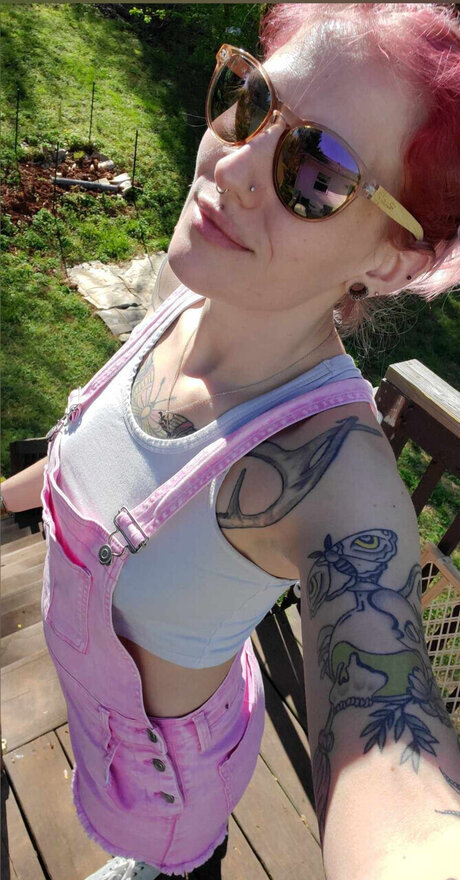 Nacktes geleaktes OnlyFans-Foto von Lily Loveless