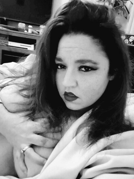 Nacktes geleaktes OnlyFans-Foto von June Bug