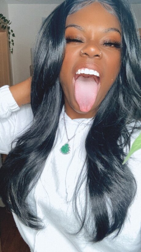 Nacktes geleaktes OnlyFans-Foto von Koko