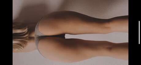 Nacktes geleaktes OnlyFans-Foto von Liv