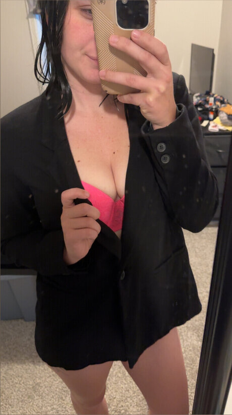 Nacktes geleaktes OnlyFans-Foto von B