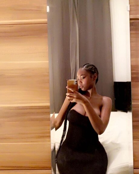 Nacktes geleaktes OnlyFans-Foto von Melanin Queen