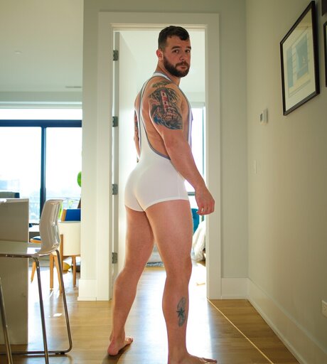 Nacktes geleaktes OnlyFans-Foto von Meandmybuttmostly