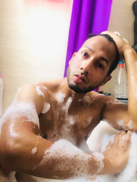 Nacktes geleaktes OnlyFans-Foto von Justovlogs