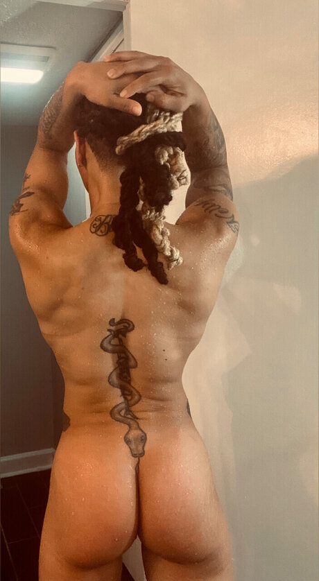 Nacktes geleaktes OnlyFans-Foto von Nelly