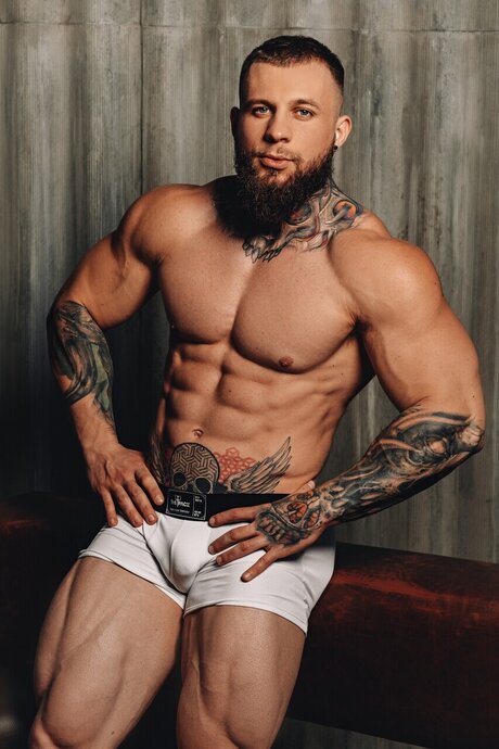 Nacktes geleaktes OnlyFans-Foto von Oleg Bully