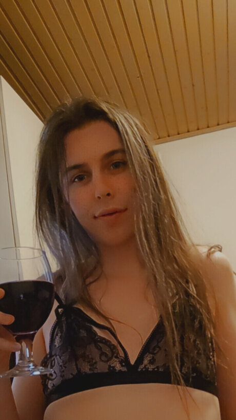 Nacktes geleaktes OnlyFans-Foto von Kittyfemboy