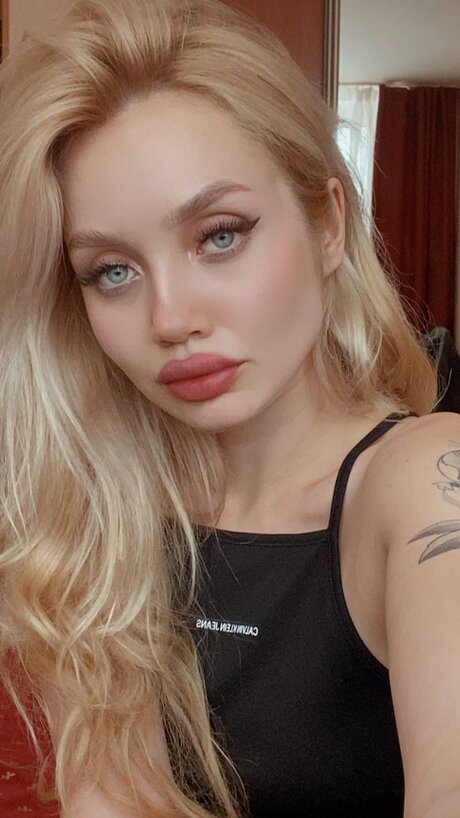 Nacktes geleaktes OnlyFans-Foto von Blondebaby