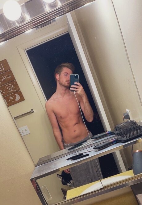 Nacktes geleaktes OnlyFans-Foto von Quentin
