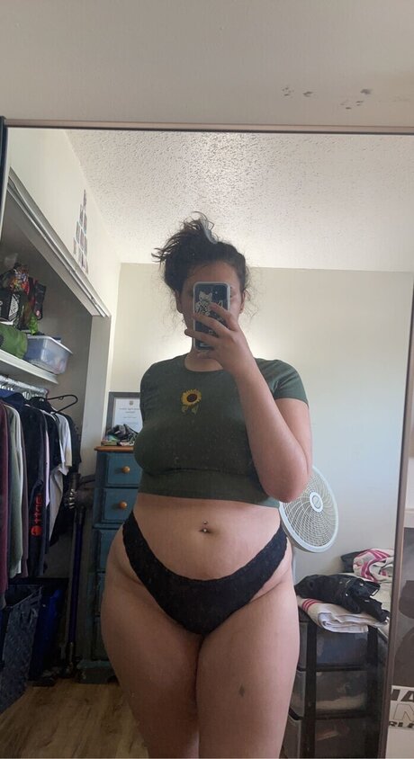 Nacktes geleaktes OnlyFans-Foto von Em