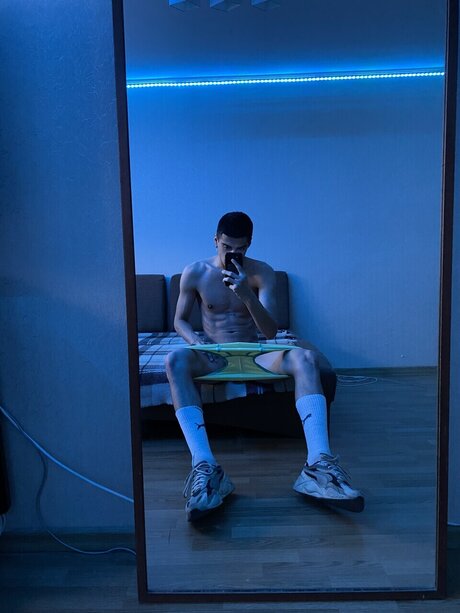 Nacktes geleaktes OnlyFans-Foto von Icerussiankid