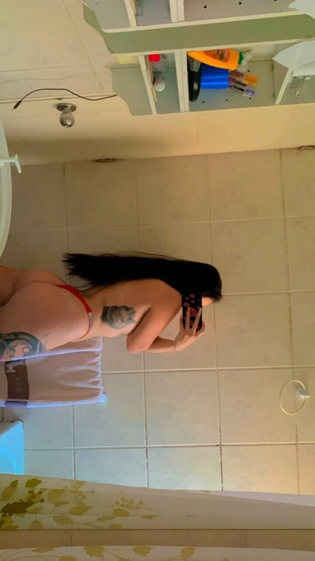 Nacktes geleaktes OnlyFans-Foto von Fefasuicideeee