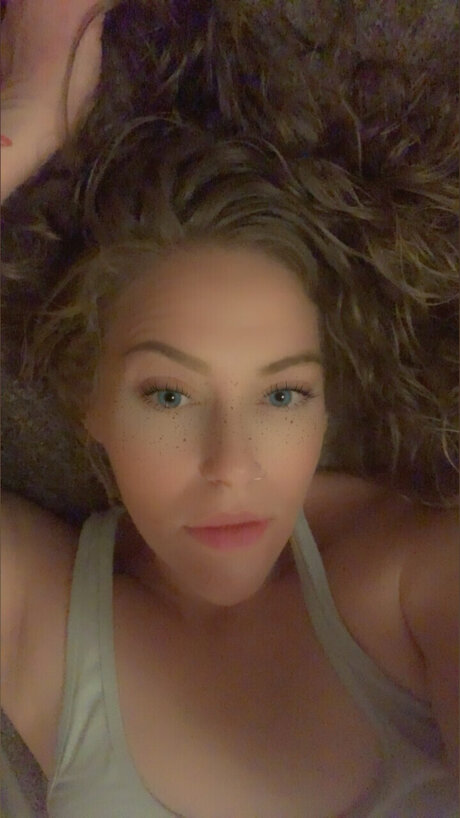 Nacktes geleaktes OnlyFans-Foto von Mj