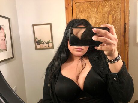 Nacktes geleaktes OnlyFans-Foto von Youandmyself