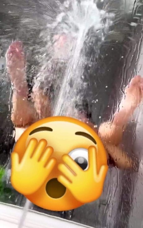 Nacktes geleaktes OnlyFans-Foto von Beautyampampdabeast