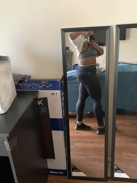 Nacktes geleaktes OnlyFans-Foto von Buttercup 