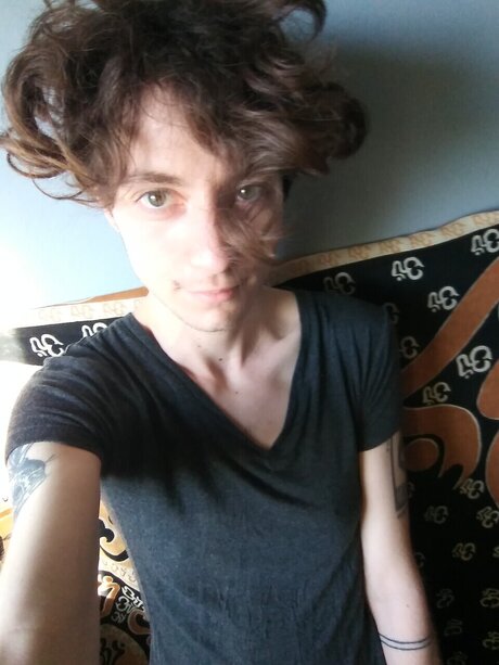 Nacktes geleaktes OnlyFans-Foto von Wesley Hunter Ftm