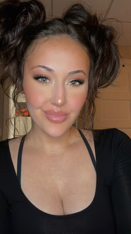 Nacktes geleaktes OnlyFans-Foto von Angel