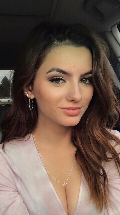 Nacktes geleaktes OnlyFans-Foto von Lil Lizzy Amplt3
