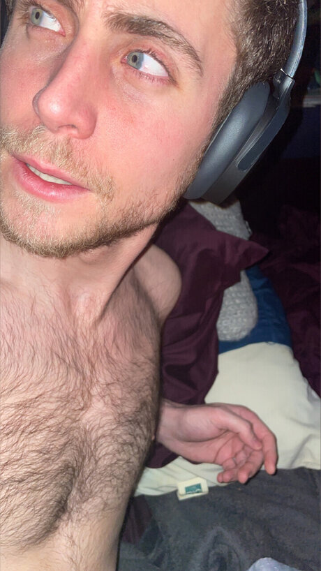 Nacktes geleaktes OnlyFans-Foto von Benzene