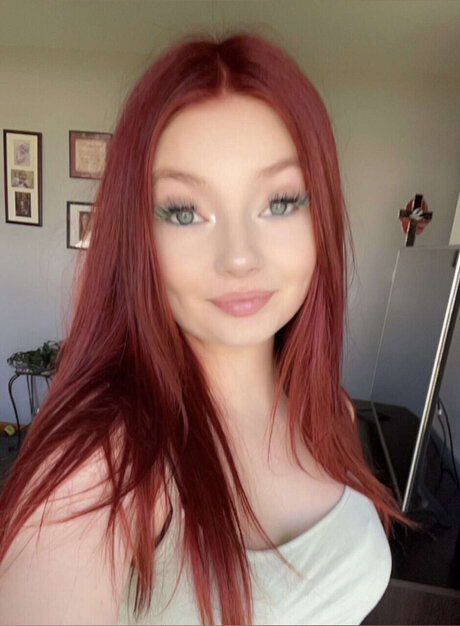 Nacktes geleaktes OnlyFans-Foto von Big Red
