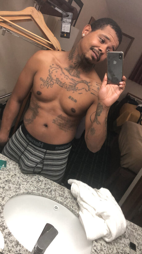 Nacktes geleaktes OnlyFans-Foto von Adalbert Banks