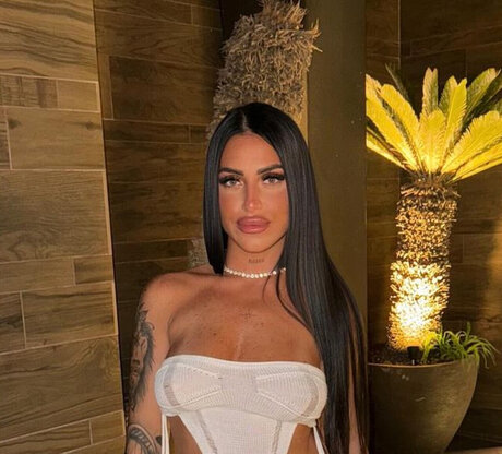 Nacktes geleaktes OnlyFans-Foto von Madiii