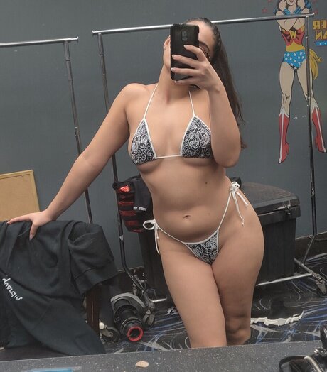 Nacktes geleaktes OnlyFans-Foto von Lux 