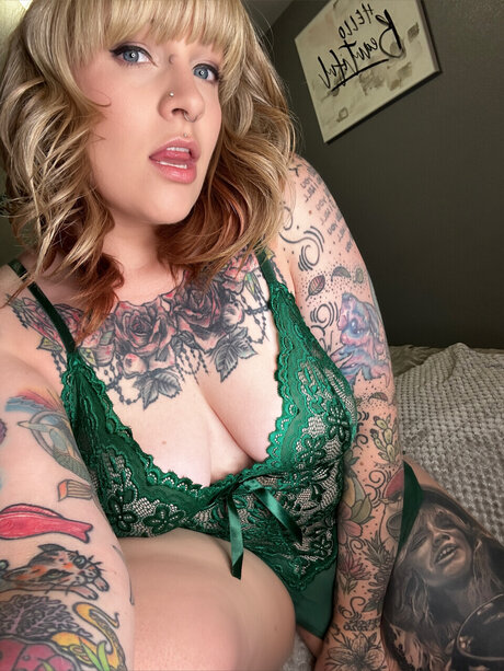 Nacktes geleaktes OnlyFans-Foto von Ember